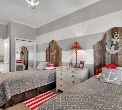 Twin bedroom