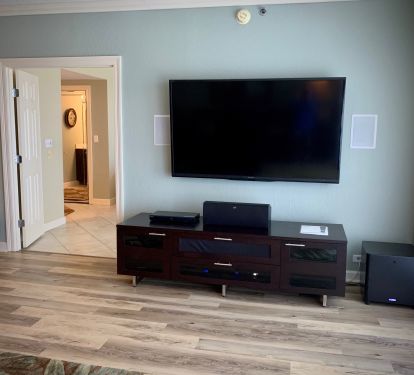 Large Flat Screen TV/DVD in the Living Room