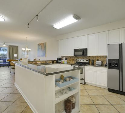 From quick beach snacks to full family dinners, this kitchen supports every moment of your Destin vacation experience.