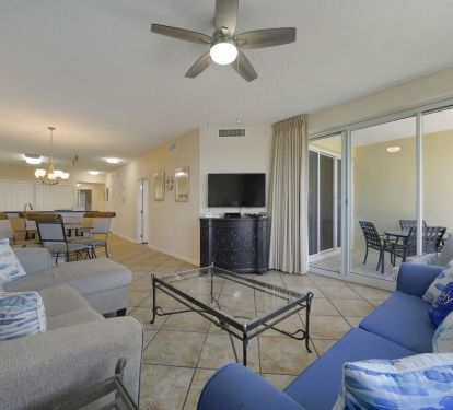 Slide open the glass doors and let indoor coastal comfort blend seamlessly with fresh Destin air.