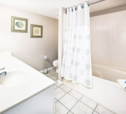 Master Bath - 
Gulf Dunes 413 Fort Walton Beach Okaloosa Island Vacation Rentals