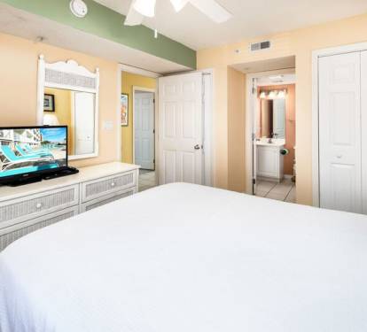 Guest Bedroom 2 - Gulf Dunes Resort Unit 117 Okaloosa Island Fort Walton Beach Vacation Condos by Sunset Resort Rentals