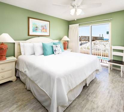 Master Bedroom - Gulf Dunes Resort Unit 117 Okaloosa Island Fort Walton Beach Vacation Condos by Sunset Resort Rentals
