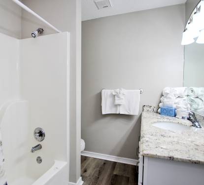 6 - Primary Bedroom Suite (4)