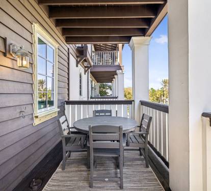 Enjoy Al Fresco Dining for 4 on the Balcony