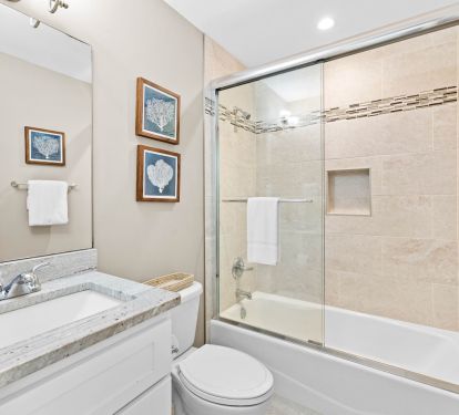 Bunk Room En-Suite - Single Vanity + Shower/Tub Combo