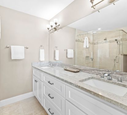 Primary King En-Suite - Dual Vanities