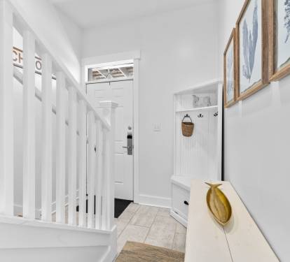 Inviting 1st Floor Entry