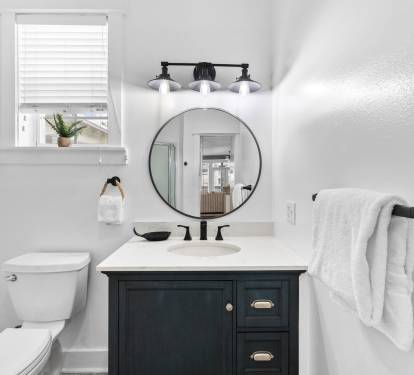 King Guest En-Suite - Single Vanity