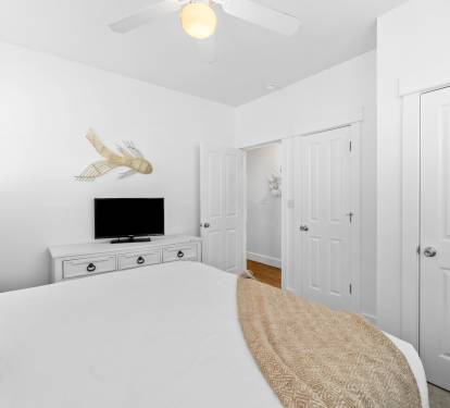 King Guest Suite - Equipped with a Flat-Screen TV