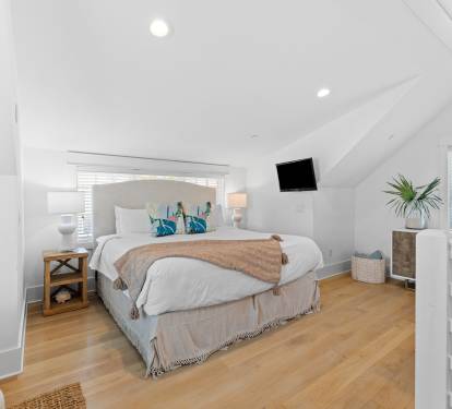 3rd Floor - Primary King Suite