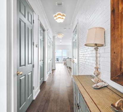 Inviting 1st Floor Entry - Your Perfect Stay Awaits!