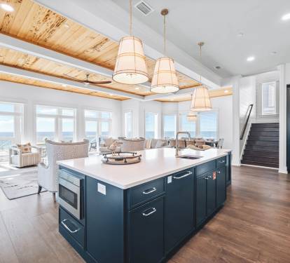 Chef's Kitchen - Island with Plenty of Storage & Seating for 4!