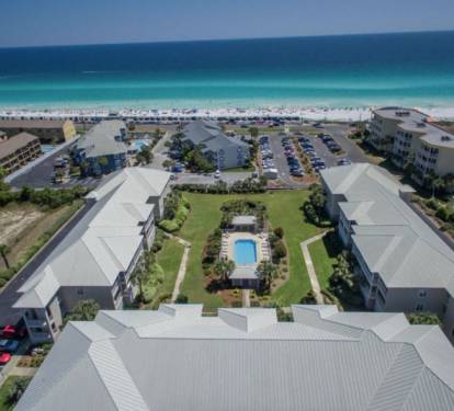 Just steps from the shore, this stunning condo offers the ideal blend of convenience and tropical beauty