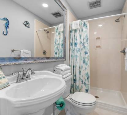 Laguna Beach Daze Bathroom 3