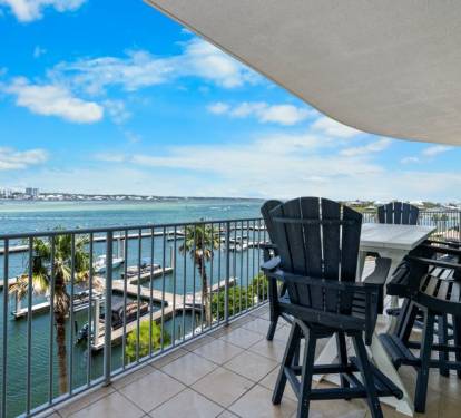 6 Caribe 305C Balcony