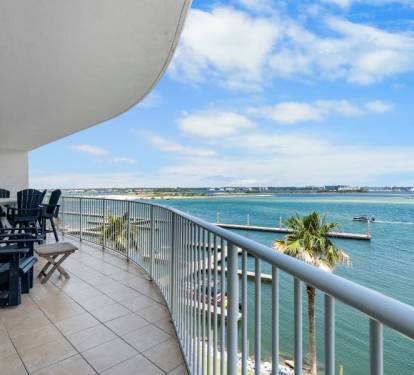 7 Caribe 305C Balcony