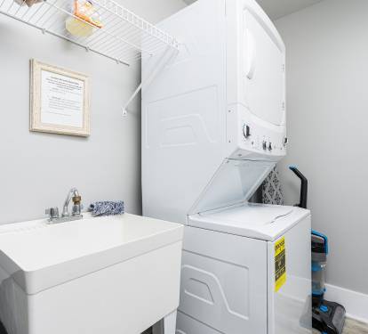 34 Caribe 305C Laundry