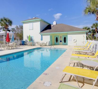 01 Community Pool & Clubhouse