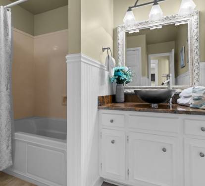 Laguna Beach Daze Bathroom 2
