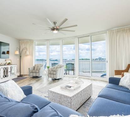 1 Caribe 305C Living Room