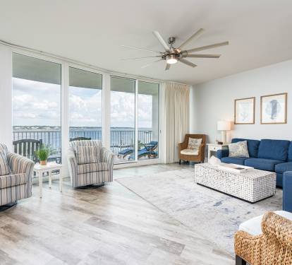 2 Caribe 305C Living Room