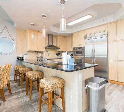 10 Caribe 305C Kitchen Counter with 4 Counter Stools