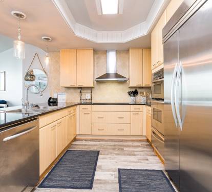 11 Caribe 305C Kitchen