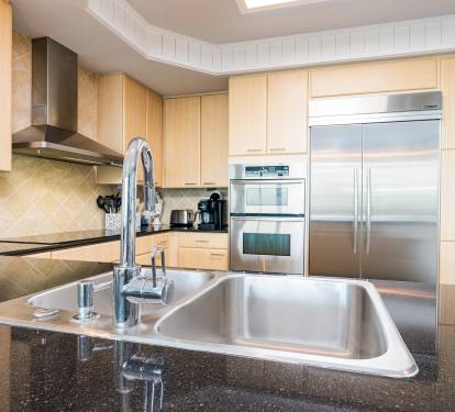 12 Caribe 305C Kitchen