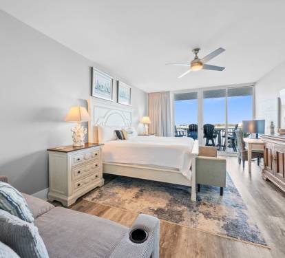 19 Caribe 305C Primary Bedroom