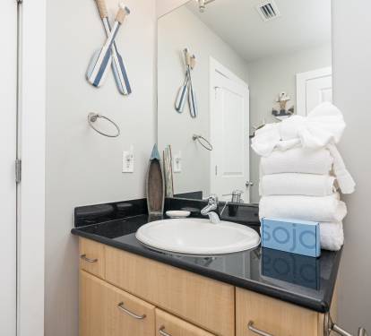 33 Caribe 305C Bathroom 3