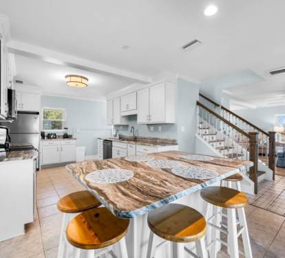 Point House II Kitchen Island Seats 6