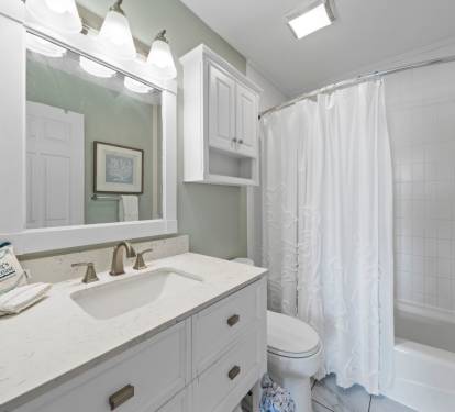 4 Shore Bathroom 2