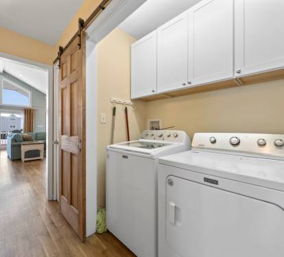 4 Shore Full Size Washer + Dryer
