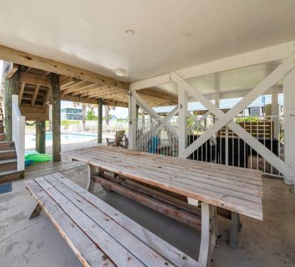 4 Shore Outdoor Entertainment Area