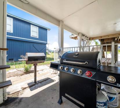 4 Shore Grill