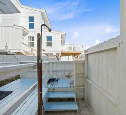 25 The Beach Shack Outdoor Shower