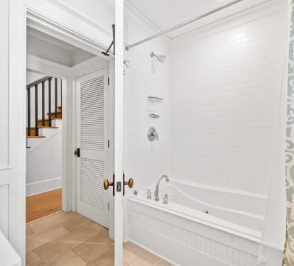 Guest Bathroom - Shower/Tub Combo