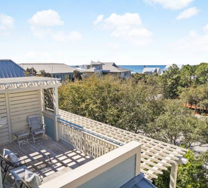 Spacious 2nd Floor Balcony!