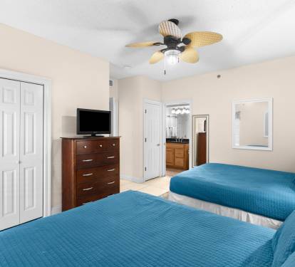 Queen Guest Suite - Equipped with a Flat-Screen TV