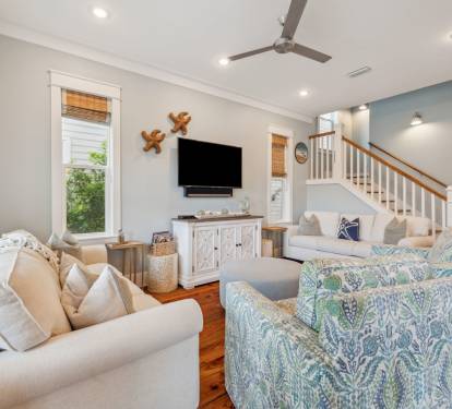 Cozy Living Area with Ample Seating
