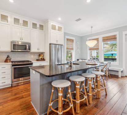 Fully Equipped & Spacious Chef's Kitchen