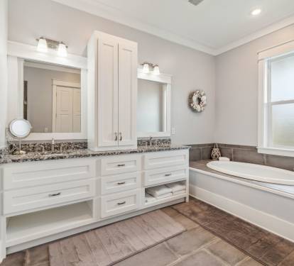 Primary King En-Suite - Dual Vanities & Soaking Tub
