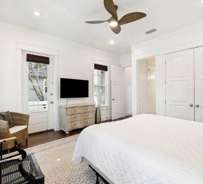 King Guest Suite - Equipped with a Flat-Screen TV