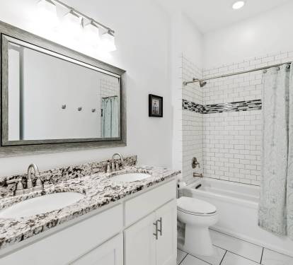 King Guest En-Suite - Dual Vanities & Shower/Tub Combo