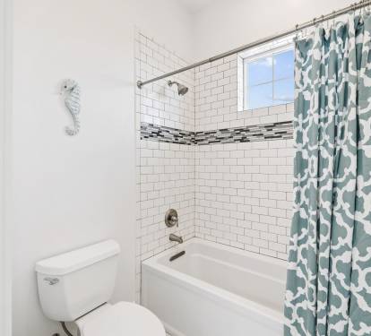 Shared En-Suite - Shower/Tub Combo