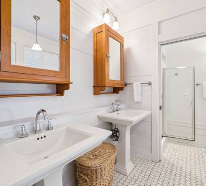 Primary En-Suite - Dual Vanities