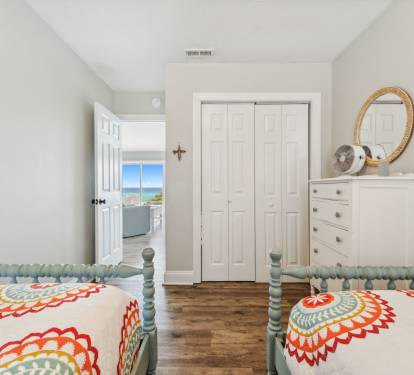 Guest Bedroom - Alternate View