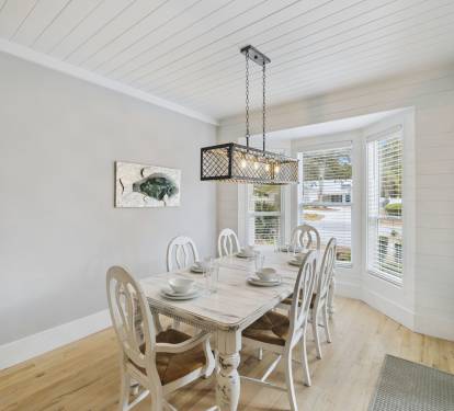 Dining Area with Seating for 6