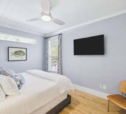 King Guest Suite - Equipped with a Flat-Screen TV